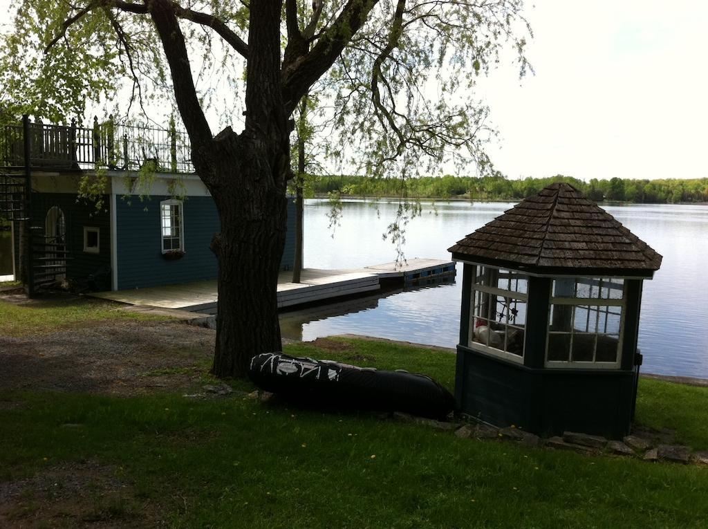 Hotel Windswept On The Trent à Campbellford Extérieur photo