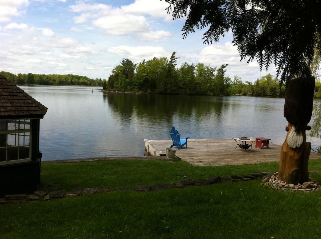 Hotel Windswept On The Trent à Campbellford Extérieur photo